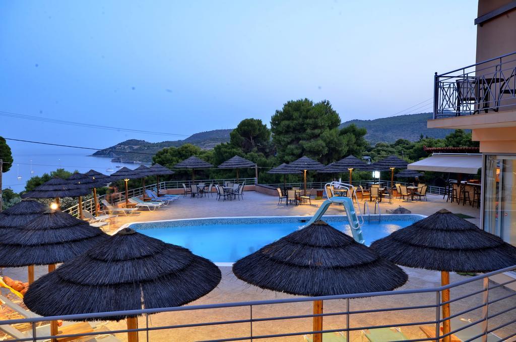 Hotel Magda Agia Marina  Buitenkant foto
