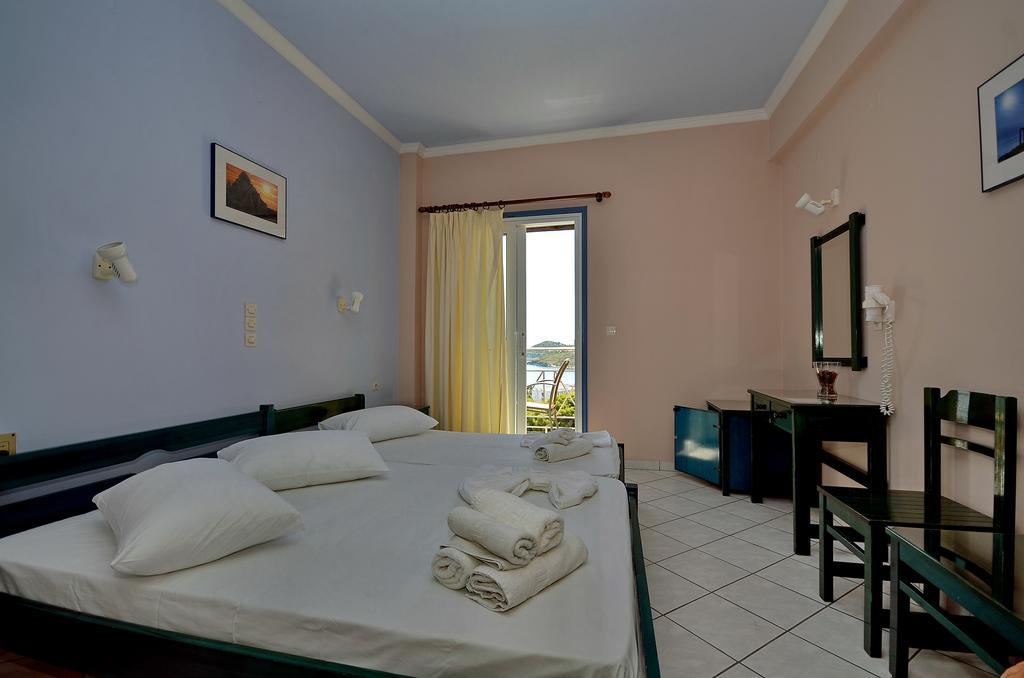 Hotel Magda Agia Marina  Buitenkant foto